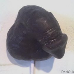 sucking-candy-sculptuer-penis-art